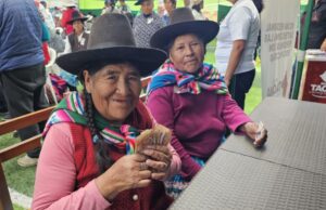 Pensión 65: miles de usuarios cobran la subvención utilizando tarjetas de débito en agentes y cajeros Multired en todo el país