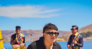 Bill Orosco graba videos musicales en Islas Flotantes de Los Uros