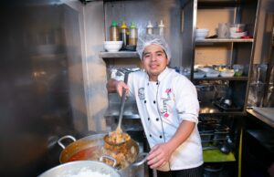 “Cevichatto, el ángel de Pamplona”: el chato de buen corazón que llevó sabor y esperanza a los damnificados