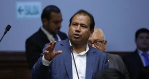 Congresista Edgar Tello impulsa reforma pensional en favor de maestros jubilados