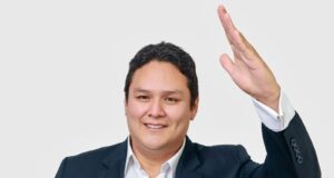 “Kike” Valderrama lanza su candidatura para liderar la renovación del Partido Aprista Peruano