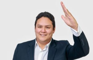 “Kike” Valderrama lanza su candidatura para liderar la renovación del Partido Aprista Peruano