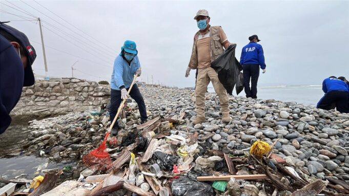 Congreso coordina la “Campaña limpieza 2026” para promover el cuidado de humedales y la playa de San Andrés en Pisco