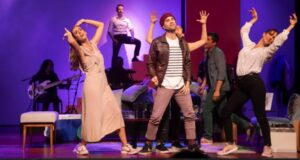 El musical que mezcla nostalgia, humor y los grandes éxitos con canciones de los Hombres G