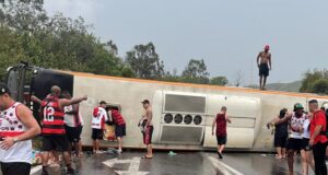Bus con hinchas de Flamengo se volcó rumbo a Argentina para ver duelo ante Racing