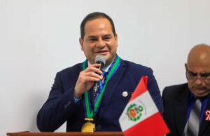 Exalcalde de Chorrillos Fernando Velasco sigue atornillado en el sillón municipal a pesar de anunciada vacancia del JNE