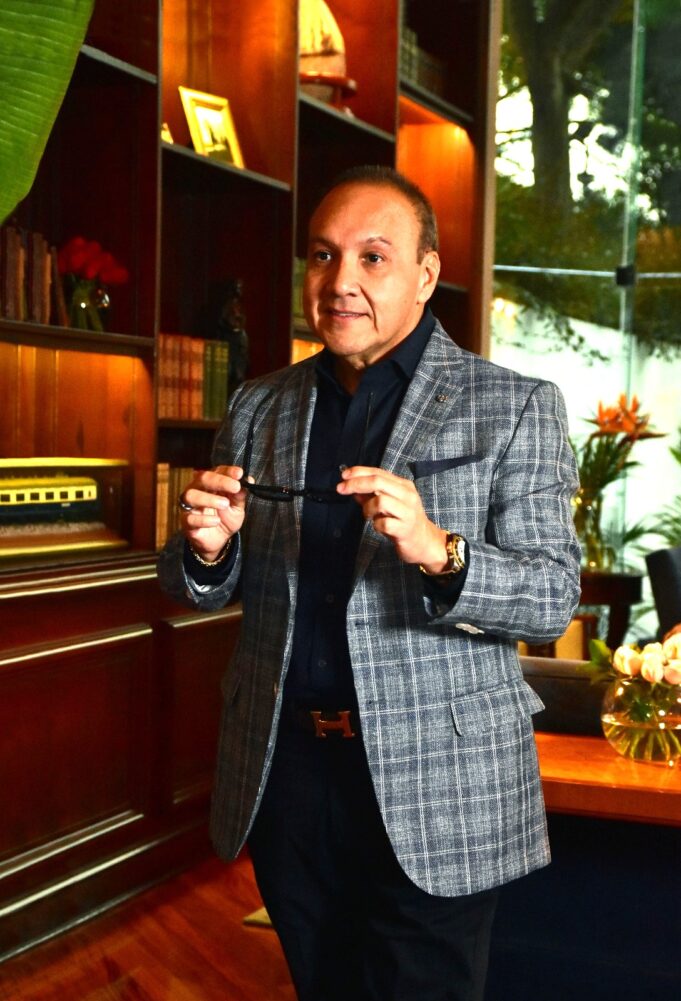 Peruano triunfador en EE.UU. fue homenajeado en el Congreso de la República