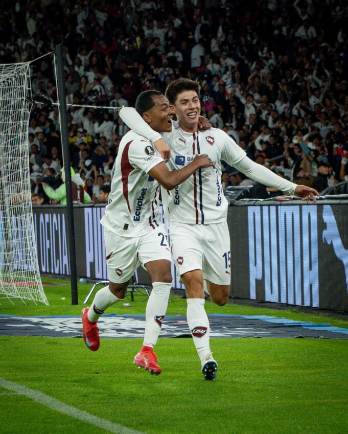 LDU sacó importante ventaja ante Palmeiras de 3-0 en la ida de semifinales de Copa Libertadores