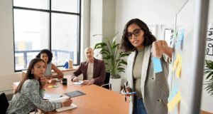 El 83 % de los peruanos ve la inteligencia artificial como una aliada del talento humano