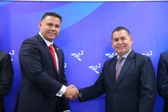 Ministro Jorge Figueroa presentó a nuevo presidente del IPD