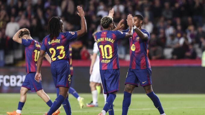 Barcelona le gano al Elche 3-1 y sigue de escolta del puntero Real Madrid a cinco puntos