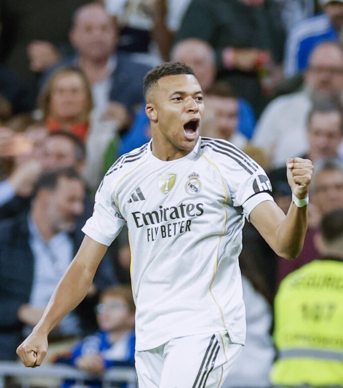 Real Madrid se afianzó en el liderazgo de la Liga de España al golear a Valencia 4-0