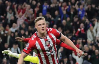 Sunderland frenó la racha ganadora del líder de la Premier League Arsenal empatando 2-2