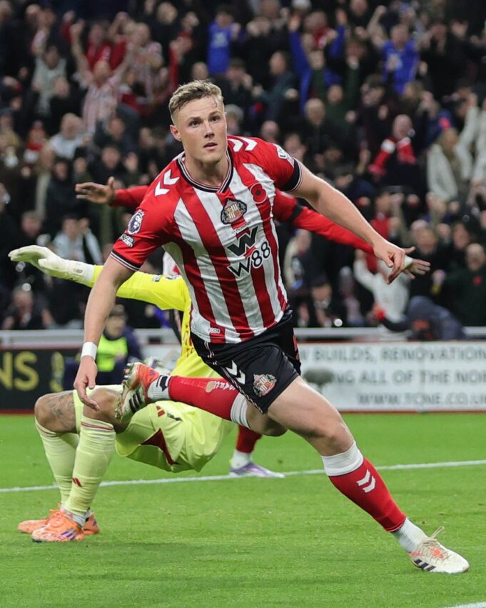 Sunderland frenó la racha ganadora del líder de la Premier League Arsenal empatando 2-2