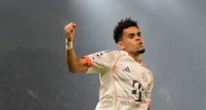 Bayern Múnich superó de visita al PSG por 2-1 con dos goles de colombiano Luis Diaz