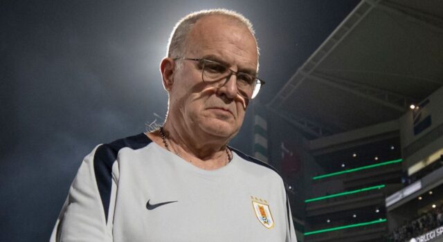 Marcelo Bielsa a punto de ser destituído de dirigir a la Seleccion de Uruguay