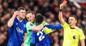 Expulsan a jugador del Everton por pegarle a su compañero, en triunfo ante el United 1-0