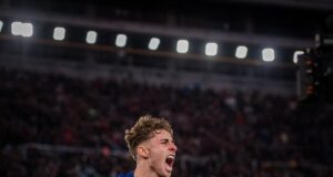 Barcelona goleó al Athletic Club 4-0 en la vuelta al Camp Nou e igualó al líder Real Madrid