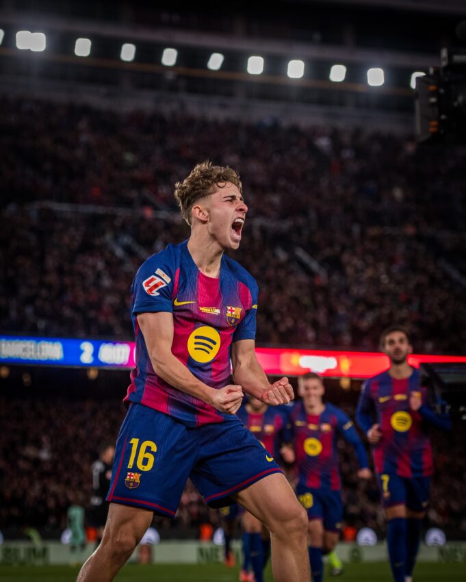 Barcelona goleó al Athletic Club 4-0 en la vuelta al Camp Nou e igualó al líder Real Madrid