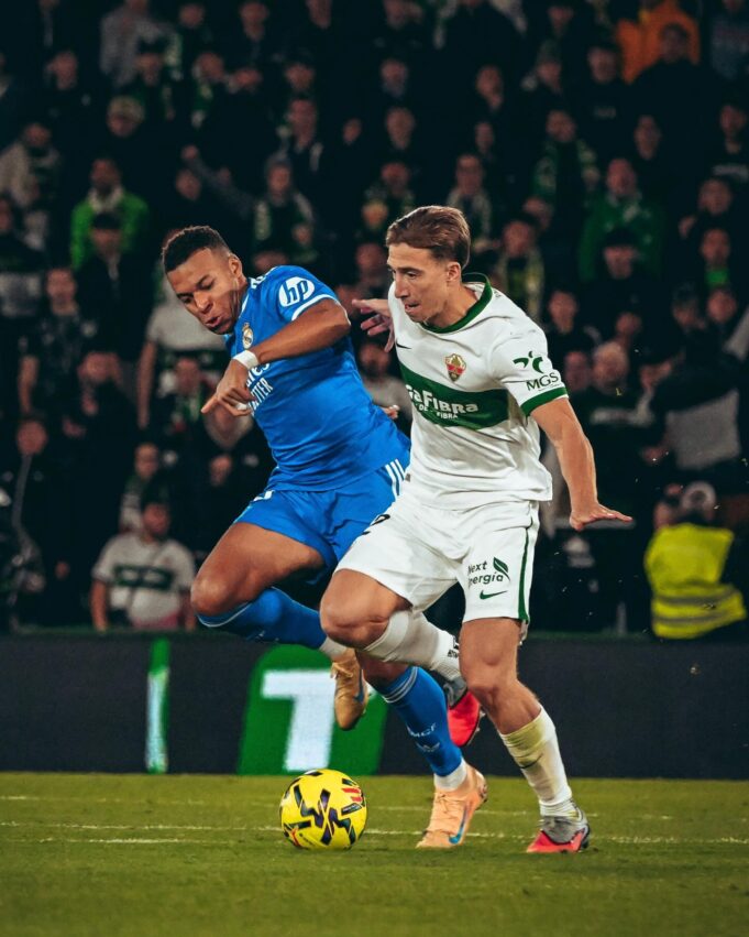 Real Madrid salvó empate ante Elche 2-2 y sigue de líder solitario en la Liga de España