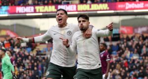 Chelsea es el nuevo escolta del líder Arsenal tras vencer a Burnley 2-0 en la Premier League