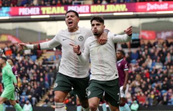 Chelsea es el nuevo escolta del líder Arsenal tras vencer a Burnley 2-0 en la Premier League