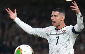 Portugal cayó ante Irlanda 2-0 y espera el domingo para clasificar. Cristiano Ronaldo fue expulsado