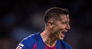 Barcelona goleó al Celta 4-2 y quedó a tres puntos del líder de la Liga Real Madrid