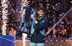 Italiano Jannik Sinner venció a español Carlos Alcaraz 2 sets a 0 y se coronó campeón del ATP Finals en Turín