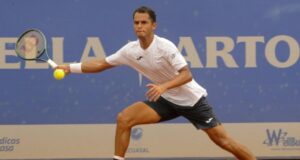 “Juanpi” Varillas venció a argentino Rodríguez 2-0 en el Bogotá 4 Challenger y pasó a octavos de final