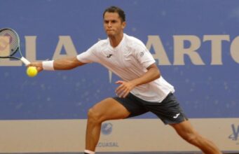 “Juanpi” Varillas venció a argentino Rodríguez 2-0 en el Bogotá 4 Challenger y pasó a octavos de final