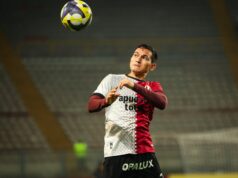 Universitario negocia con César Vallejo compra del pase de volante Jairo Vélez