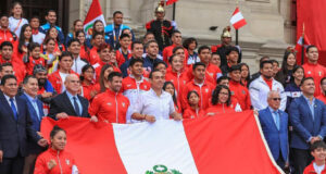 Presidente José Jerí entregó la Bandera del Perú a los deportistas abanderados a los Juegos Bolivarianos