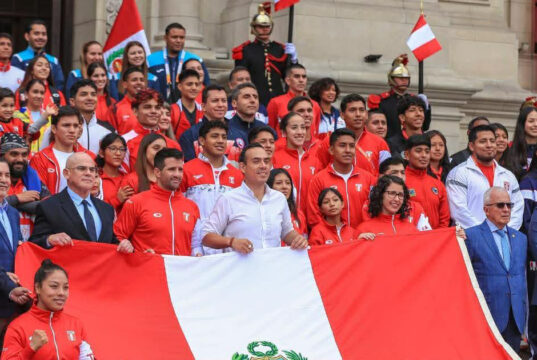 Presidente José Jerí entregó la Bandera del Perú a los deportistas abanderados a los Juegos Bolivarianos