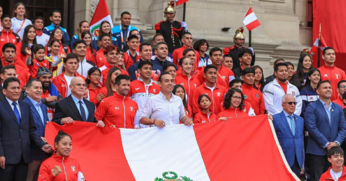 Presidente José Jerí entregó la Bandera del Perú a los deportistas abanderados a los Juegos Bolivarianos