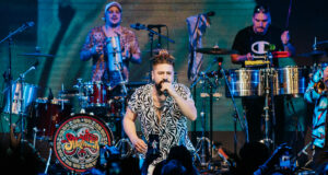 Santeria en Lima: La popular agrupación chilena llega por primera vez al Perú con su show «El Huracán Vuelve a Girar»