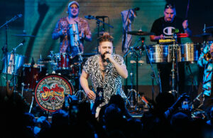 Santeria en Lima: La popular agrupación chilena llega por primera vez al Perú con su show «El Huracán Vuelve a Girar»