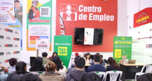 Cientos de personas postulan a más de 1300 vacantes laborales en el “Chambatón” del MTPE