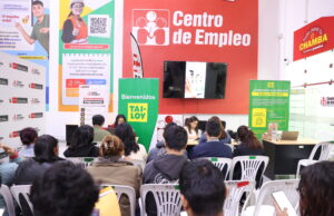 Cientos de personas postulan a más de 1300 vacantes laborales en el “Chambatón” del MTPE