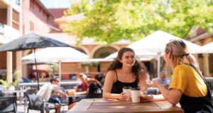 Ofrecen becas para cursos de inglés en prestigiosa universidad australiana