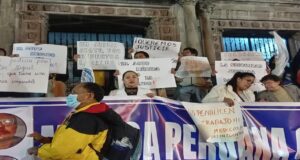 Médicos paralizan sus actividades y realizan plantón exigiendo la liberación del cirujano Miguel Angel Rivas Vilchez