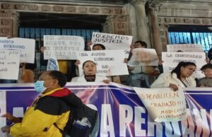 Médicos paralizan sus actividades y realizan plantón exigiendo la liberación del cirujano Miguel Angel Rivas Vilchez