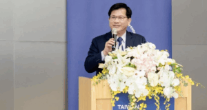 Ministro de Relaciones Exteriores Lin habla ante reporteros internacionales sobre avances diplomáticos