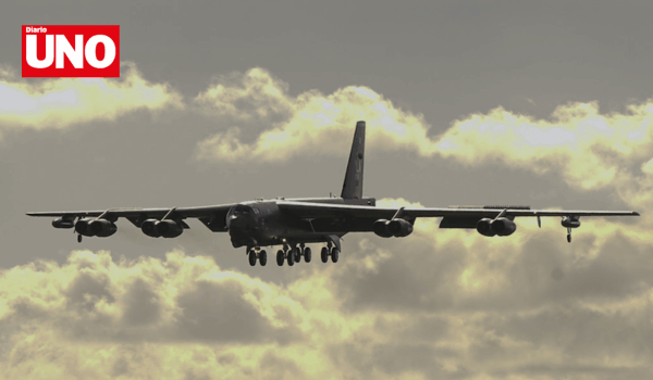 Bombardero B-52 de Estados Unidos sobrevoló costas venezolanas en operación de alta tensión