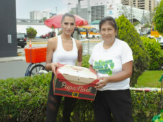 Ex reinas de belleza se convierten en “ángeles de la calle” y adelantan la Navidad a ancianitos