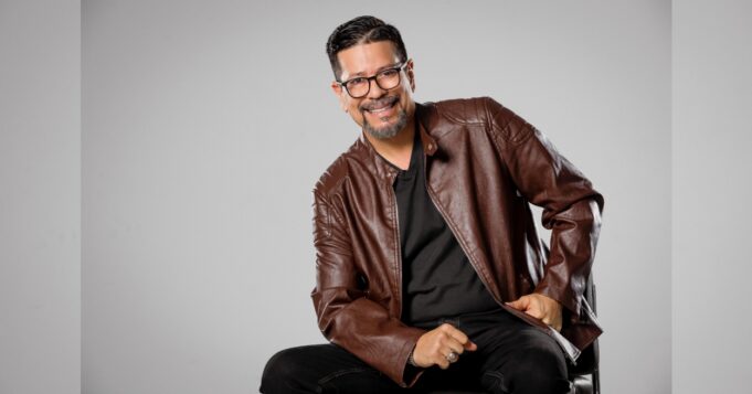 Fernando Cancel, la voz elegante de la salsa boricua, llega a Lima para celebrar la fuerza de la nueva generación salsera