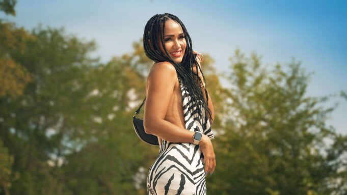 Sanela la rompe en Europa con «Todito»