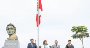 Gobierno impulsa fortalecimiento de identidad nacional con izamiento de la Bandera Nacional en la Plaza Bolívar