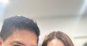 Jimmy Sandhaus recibe saludo de Emilio Estefan y celebra el éxito de su hija en el New York Fashion Week 2025