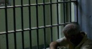 Fiscalía Superior consiguió 33 años de cárcel contra ladrón que golpeó a una mujer dentro de autobús para robarle celular